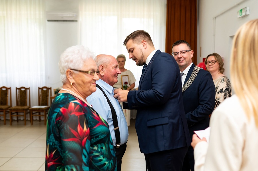 Złote Gody czterdziestu dwóch par